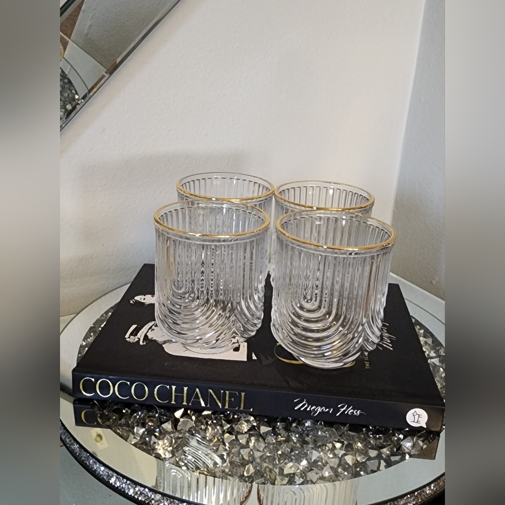 4pc Glass Dof Glasses with Gold Rim. New without Tags. Never used
